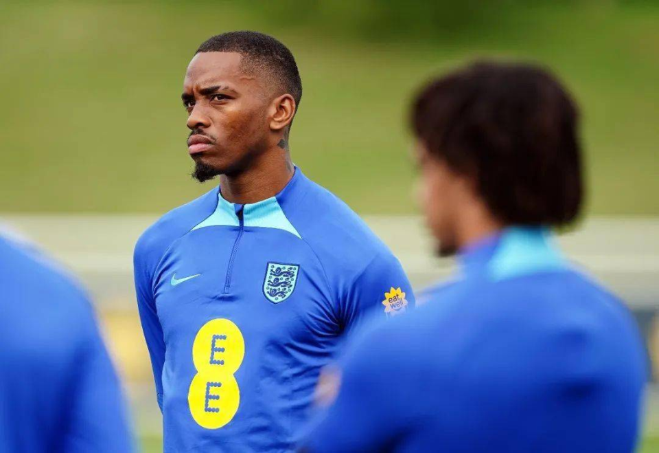 包含官宣日突围战来临；英格兰国家队围绕德甲完成体检；态度坚定；轮换策略被讨论的词条